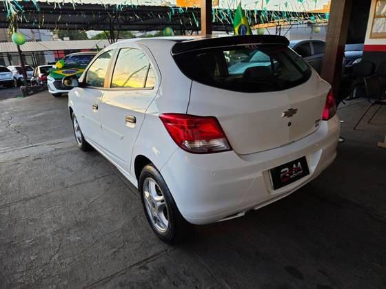 CHEVROLET ONIX 1.0 MPFI LS 8V FLEX 4P MANUAL CHEVROLET ONIX 1.0 MPFI LS 8V FLEX 4P MANUAL
